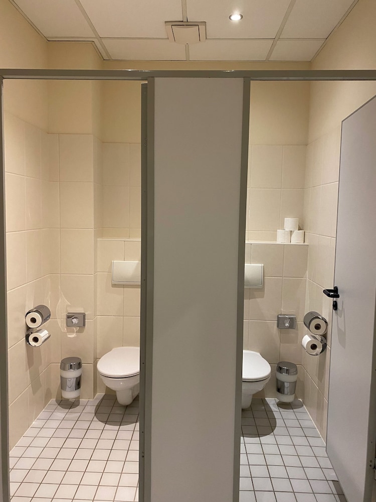 Singer109 Hostel