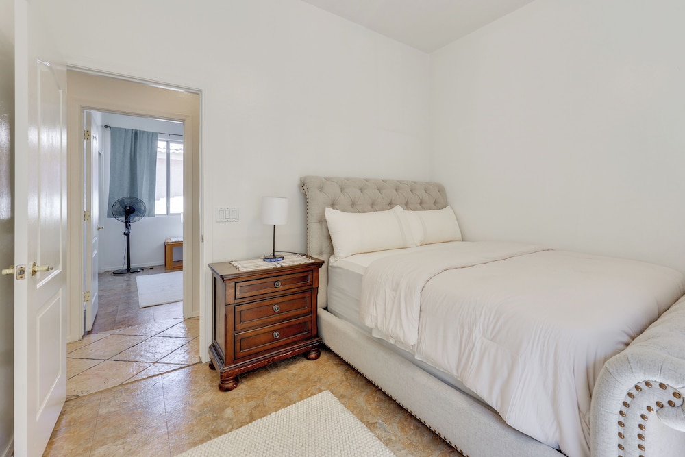 3 Mi to Santan Village: Home w/ Covered Patio