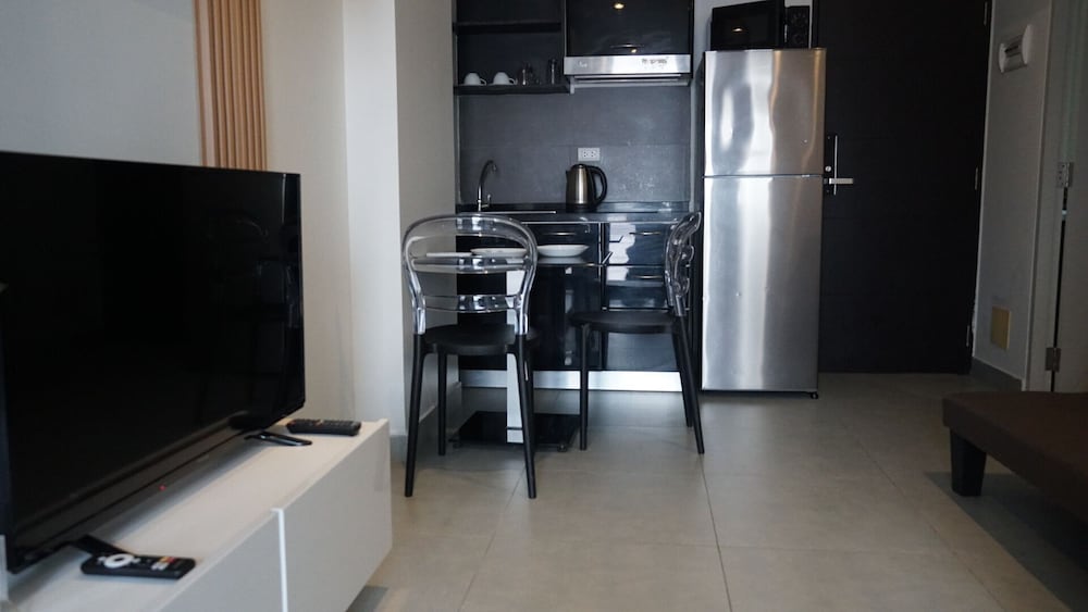 Bright & Breezy -1BR T1 211