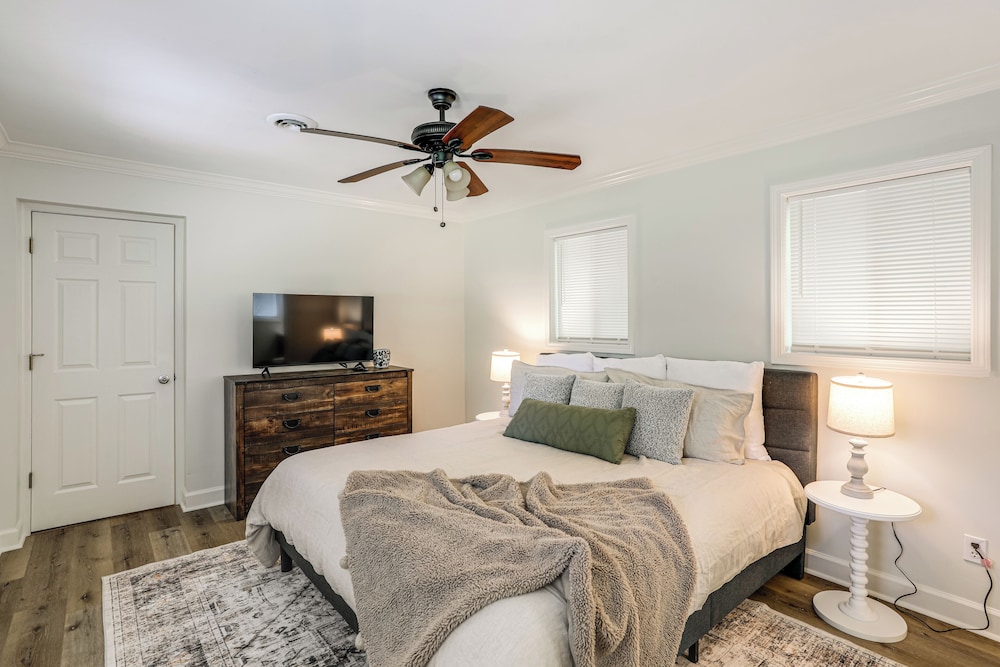 < 1 Mi to Ole Miss & The Grove! Charming Getaway
