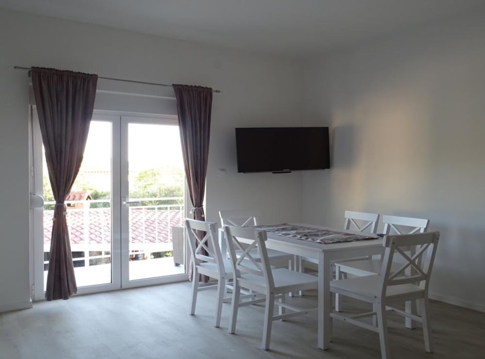 Cozy Seaview Retreat A & M Apartments