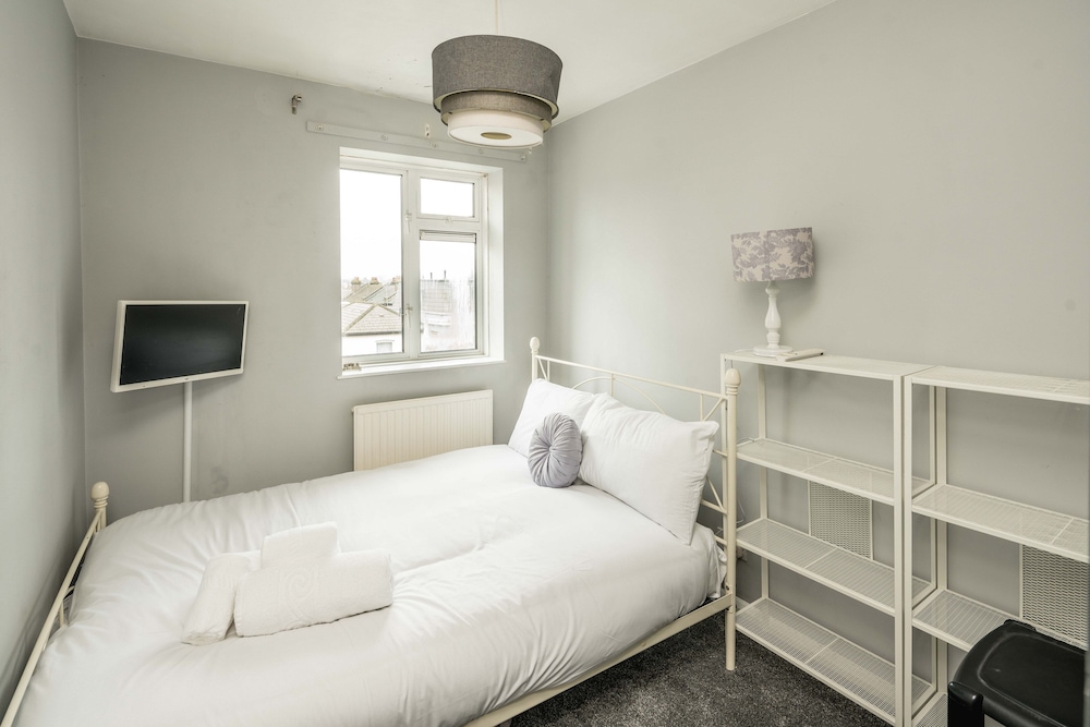 Spacious 3Br Flat With Balcony Near Tottenham Hale