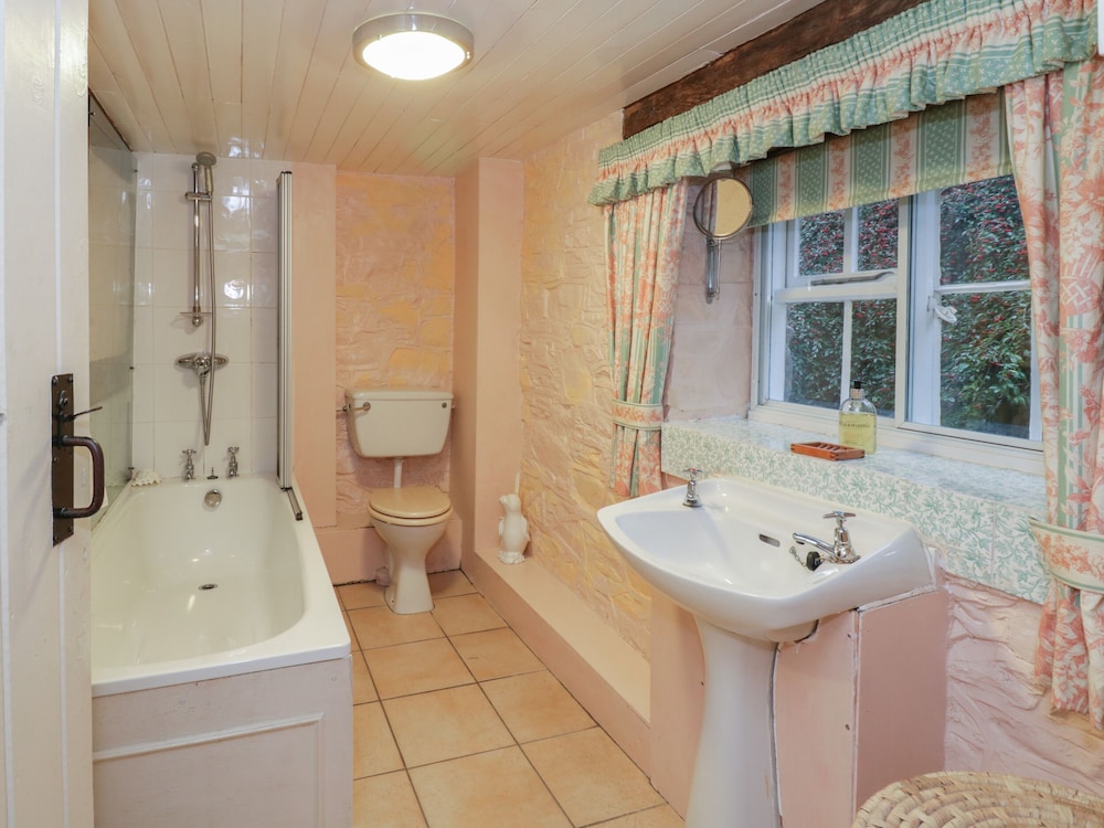 Lower Dolgenau- The Cottage