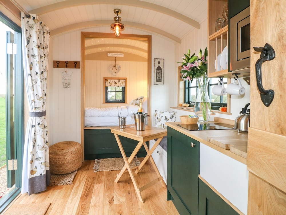 Poppie's Shepherds Hut at Shepherds Lodge