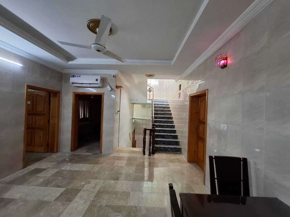 Royal Luxus Executive Guest House
