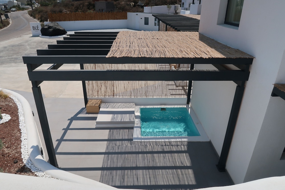 Blé Suites Santorini