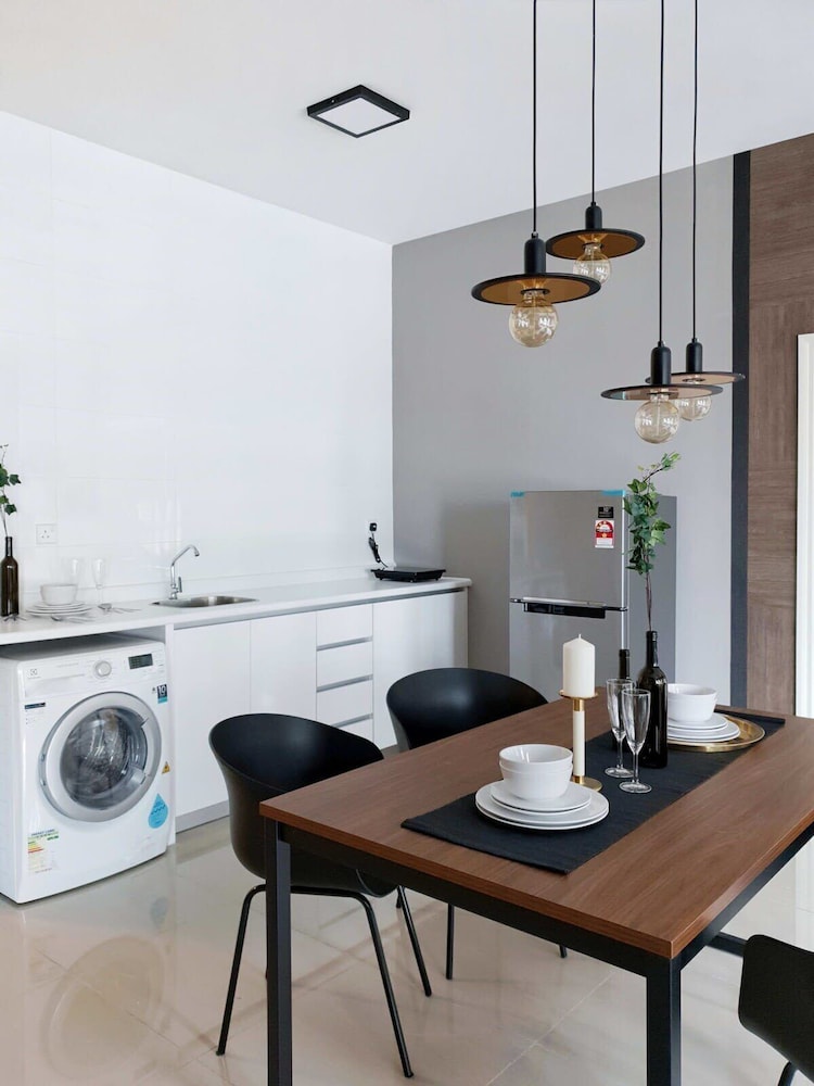 Cozy & Stylish 2BR Apt at Arte Plus, Free Parking