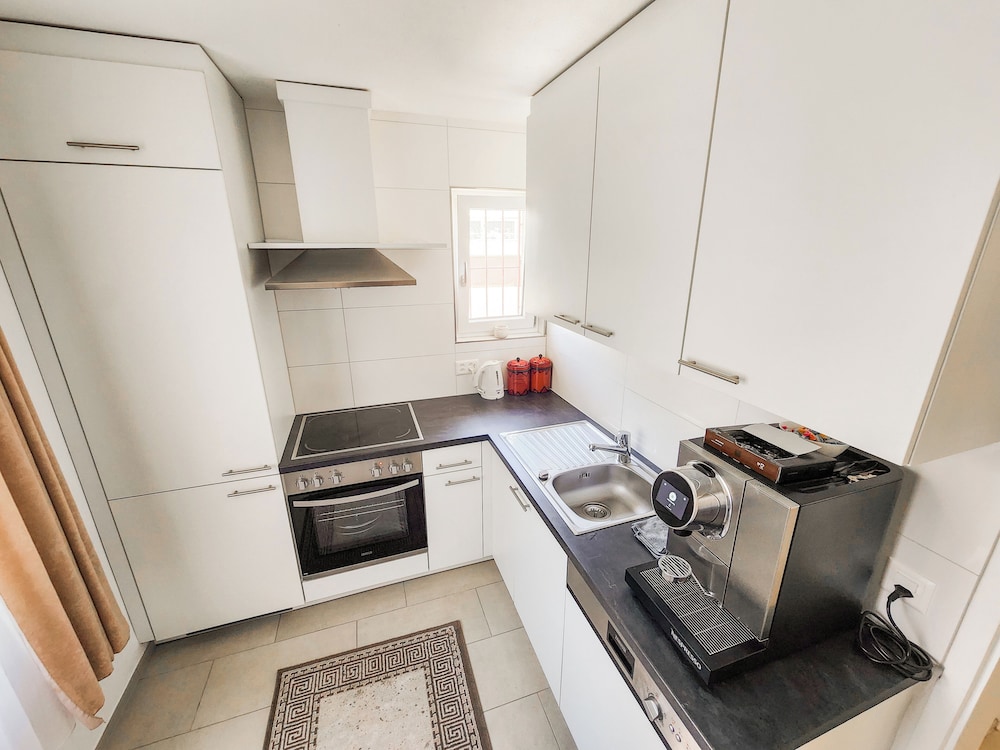 VK - VBD - Zurich Airport - Homestay - Villa Bassersdorf