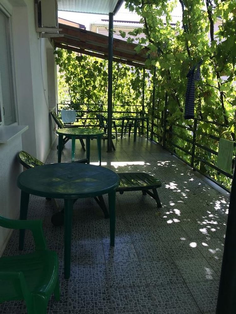 Na Krasnozelenykh 38 Guest House