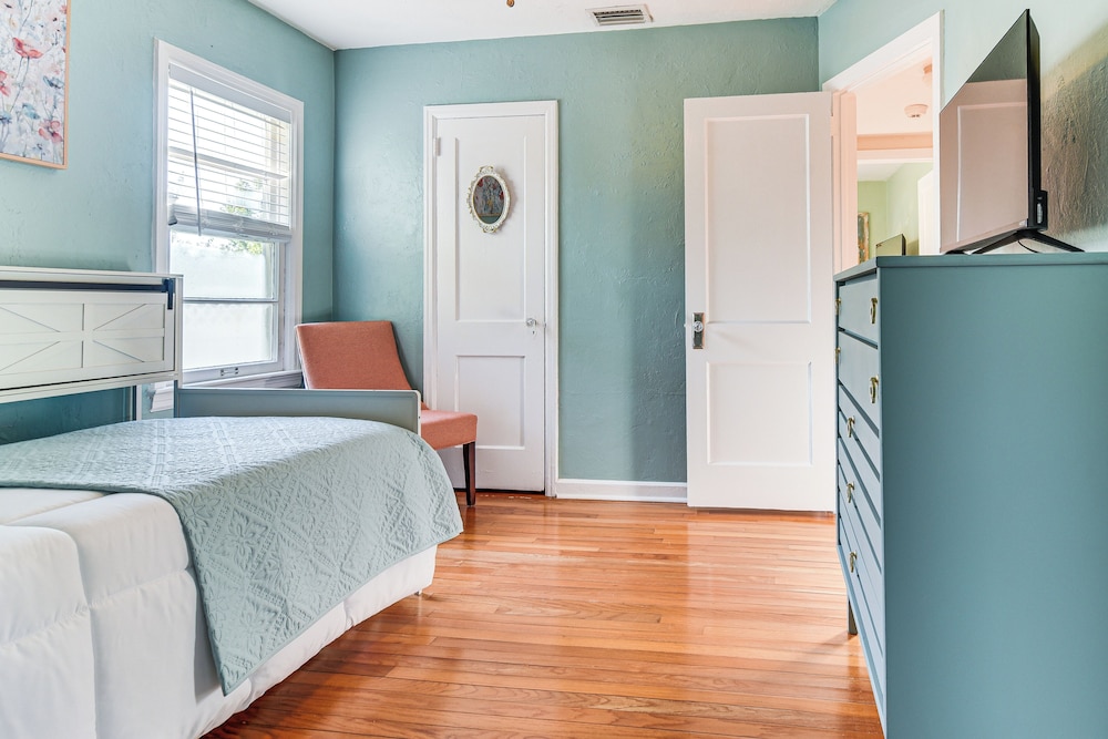 St Pete Home for Retreat & Corporate Travelers