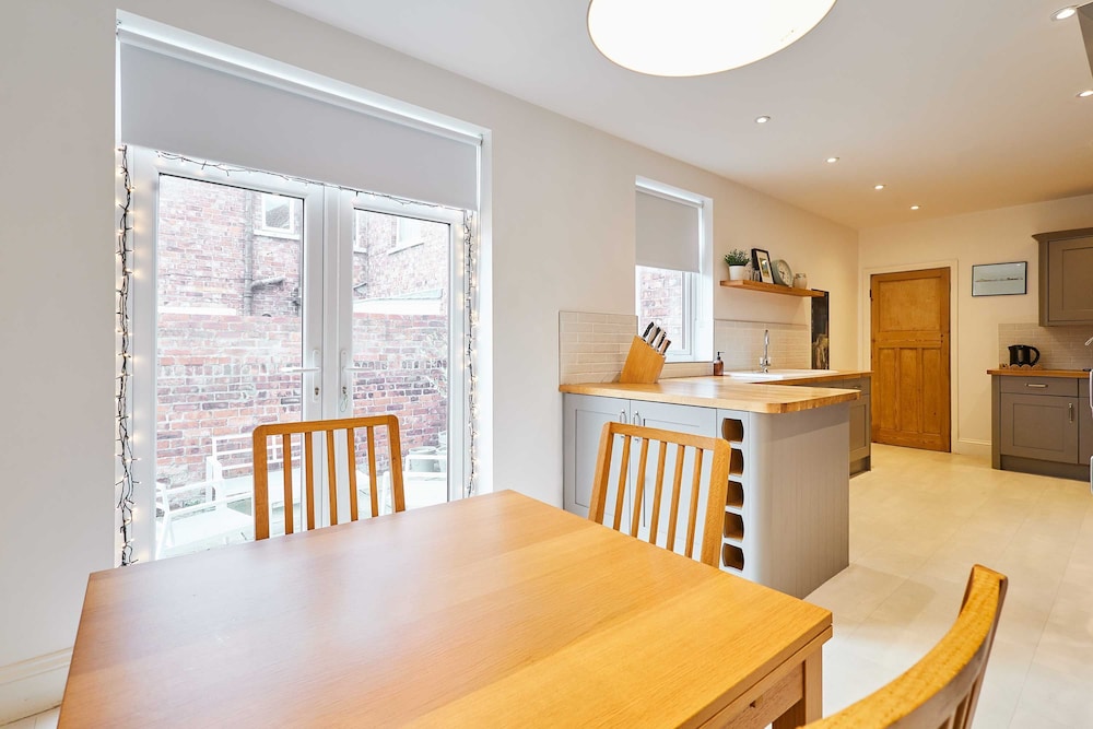 Host Stay Bristol Avenue