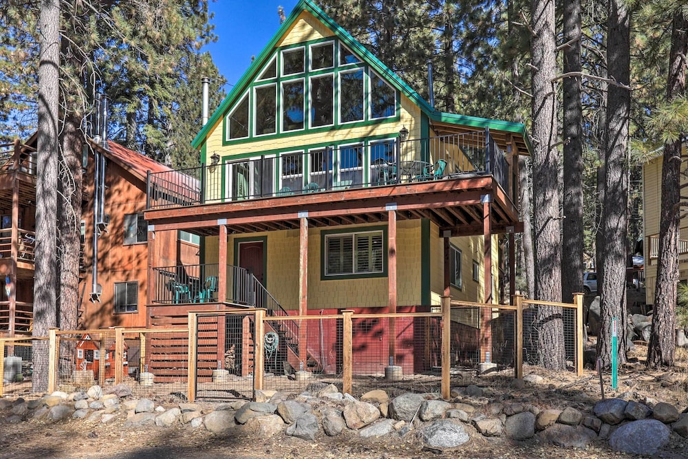Close to Donner Lake & Skiing: Truckee Getaway view 5