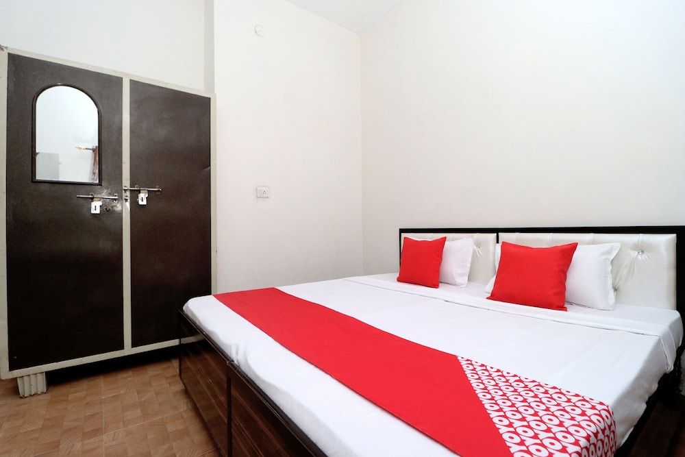 OYO 37097 Raj Apartments view 5