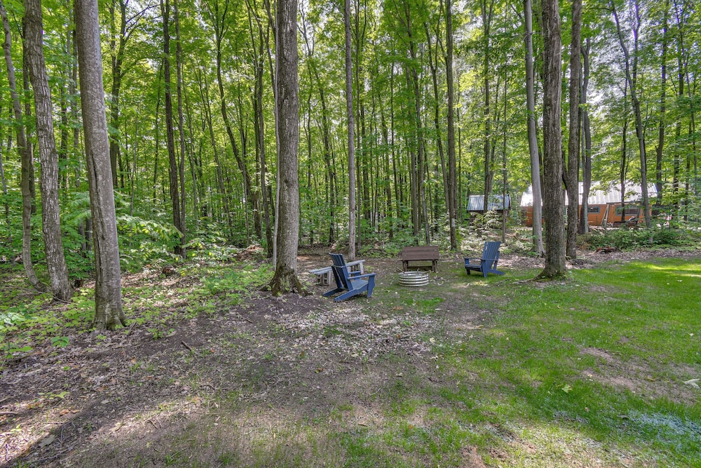Cabin 600' to Manistee Lake Private Shared Access