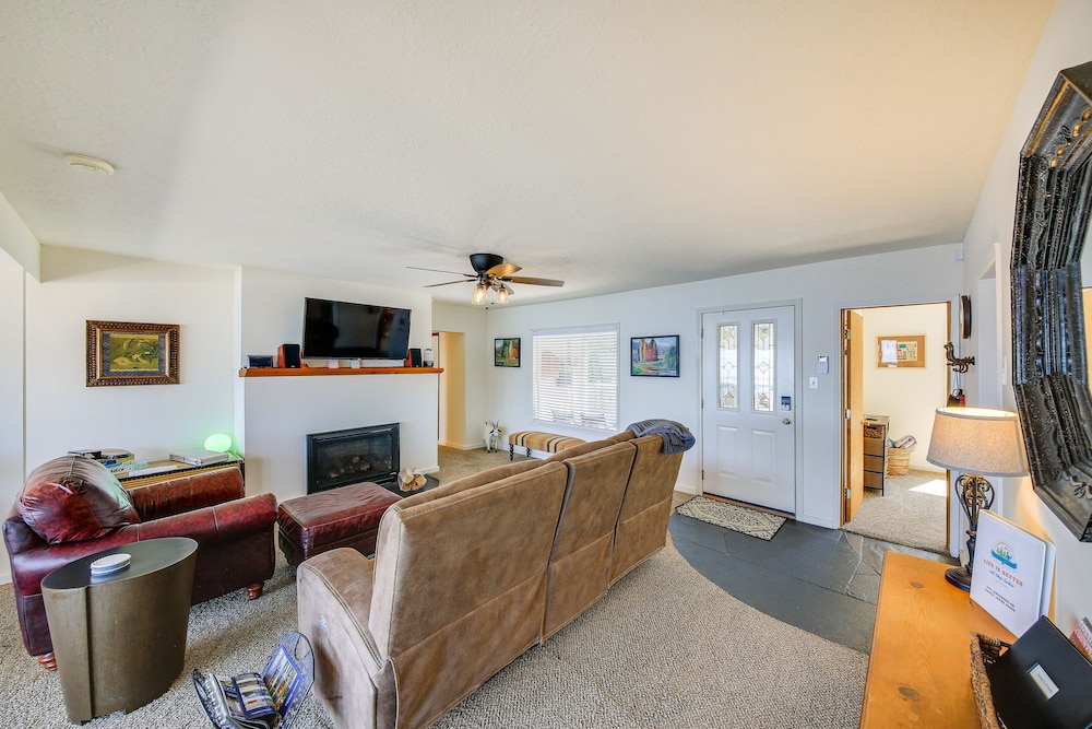 Charming Sagle Retreat w/ Hot Tub  Cozy Fireplace - Property Image 2