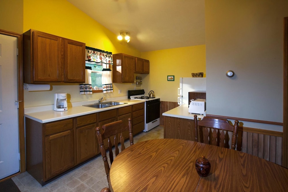 Goshorn Lake Cottages