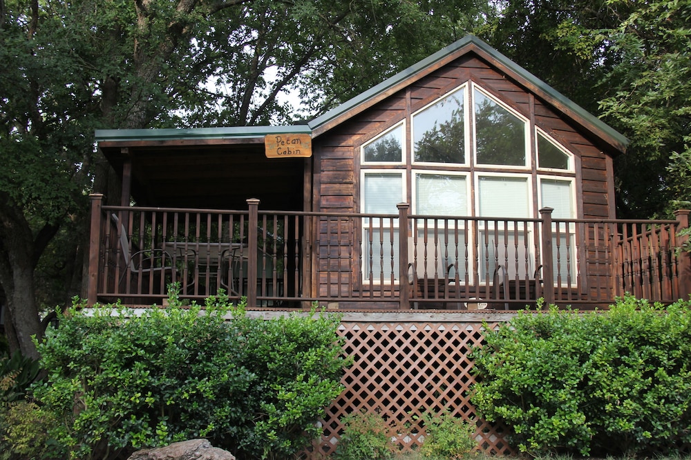Mendelbaum Winery Guest Cabins