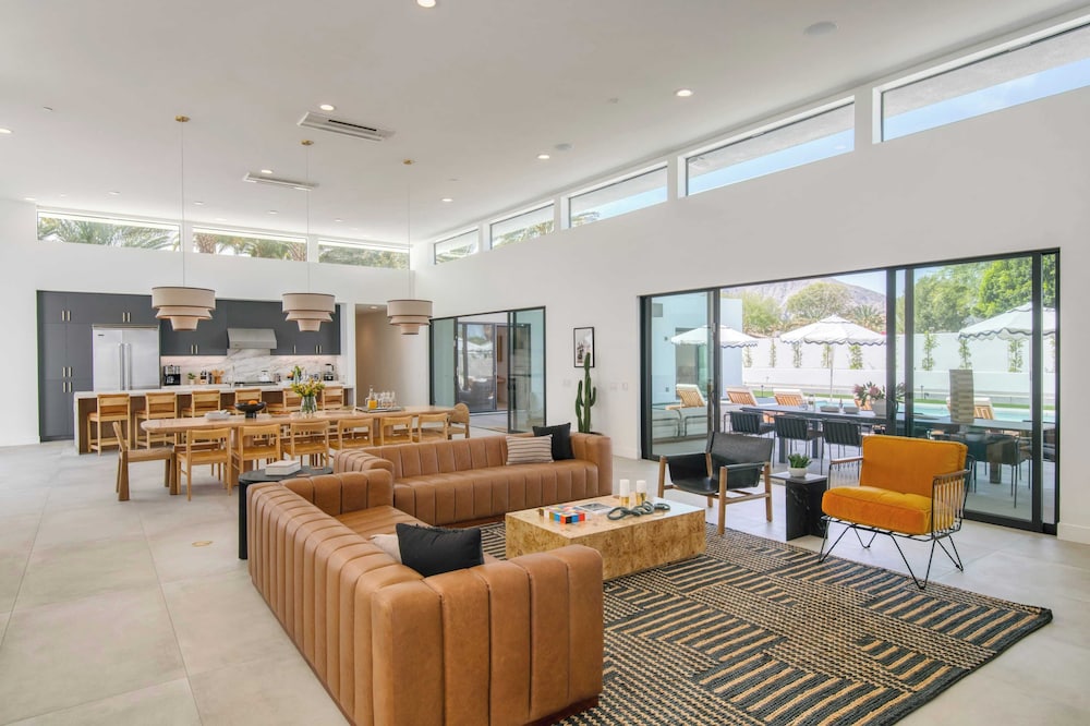 Sleeps 34 2 Villas, Pool, Pickleball + Bocce Polo Villas Elara by Avantstay