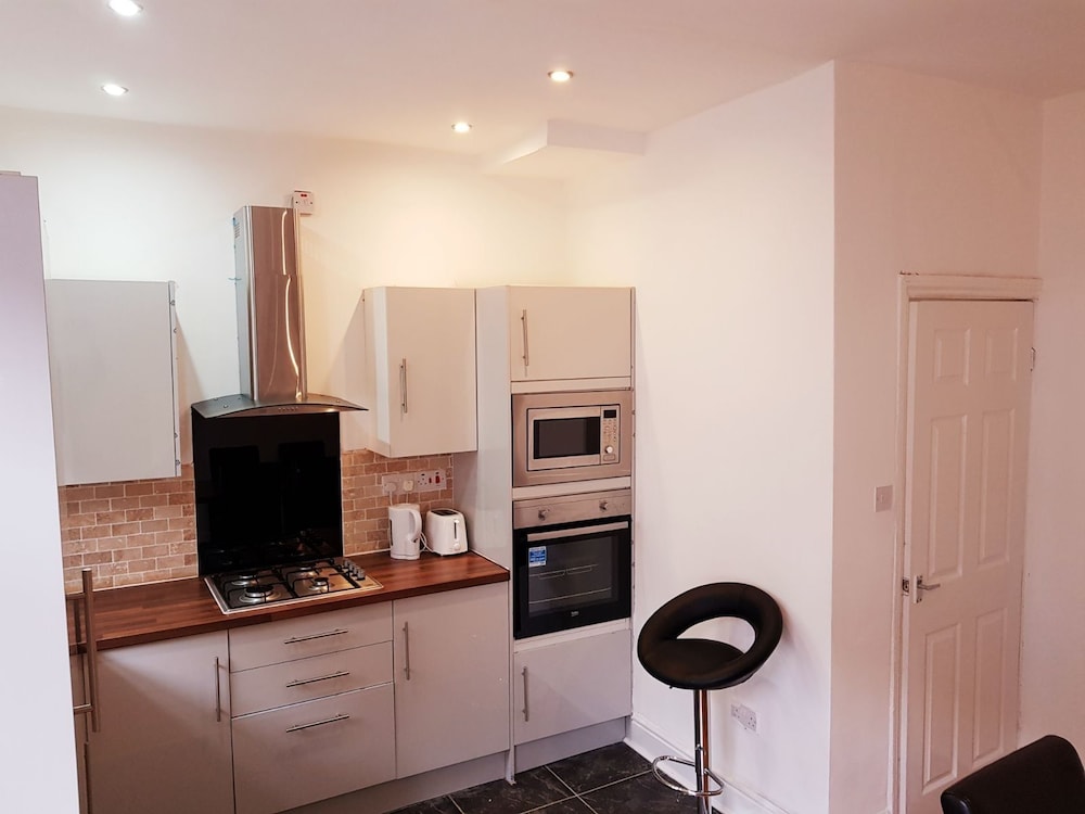 WOODLEIGH LUXURY 3 BEDROOMS HOUSE