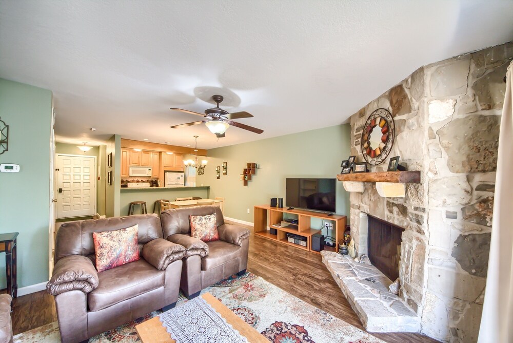 Deer Haven Tbm 406 2 Bedroom Condo by RedAwning view 5