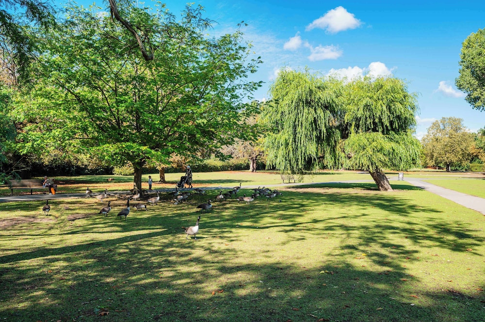 Lords Living -3 bed in Regents Park With Terrace