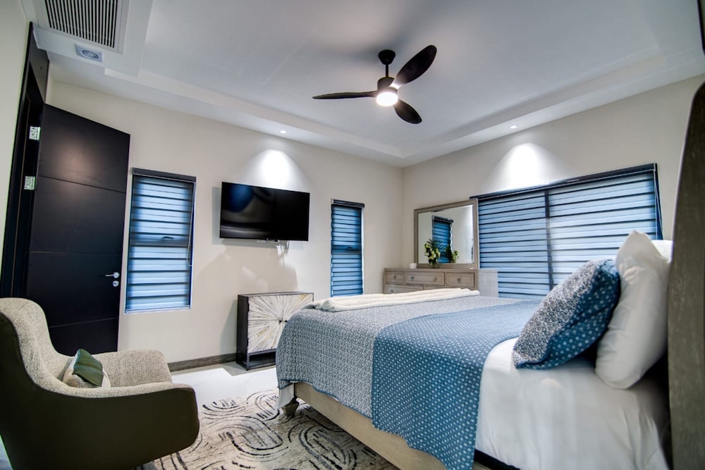 Sun-soaked Paradisiac Escape 3BR Private Beach Pool