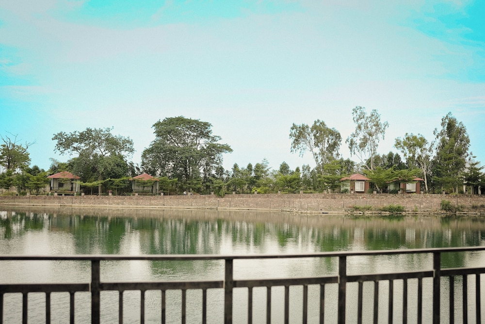 AKAY Resort & Villas