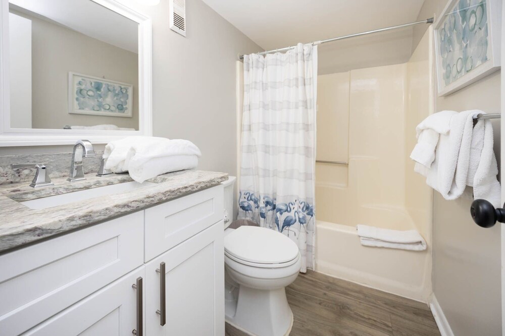 Island Winds East 610 2 Bedroom Condo