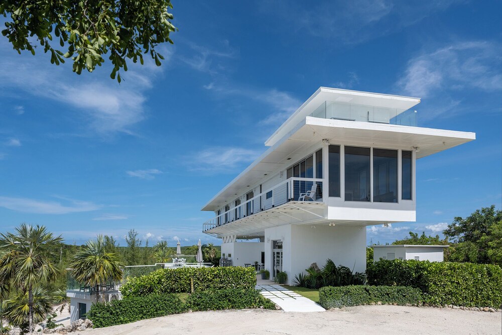 Modernized Beach House With Pool
