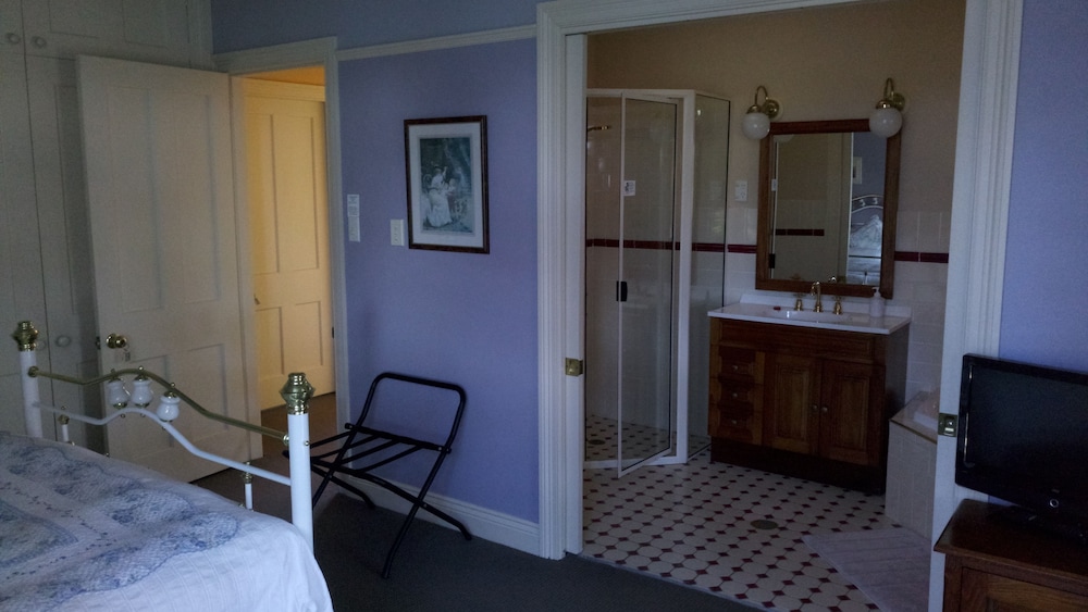 Bethany Manor Bed & Breakfast