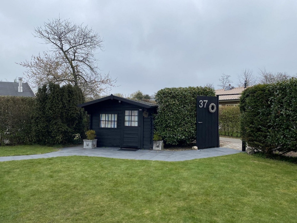 Lovely Holiday Bungalow With Garden