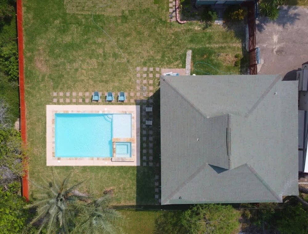 Madre Azul Bay House 3 Bedroom Home