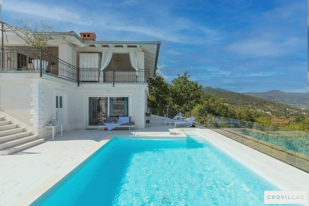 Villa Lauriana Nearby Opatija - Crovillas
