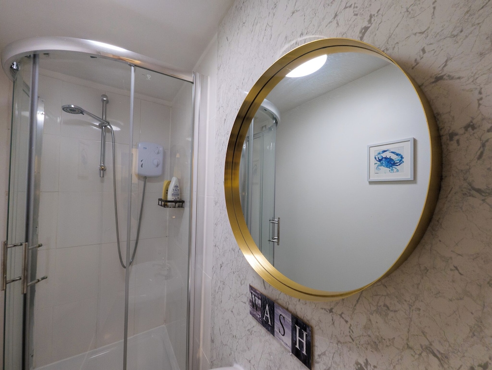 Casa Botique - Close To Gunwharf