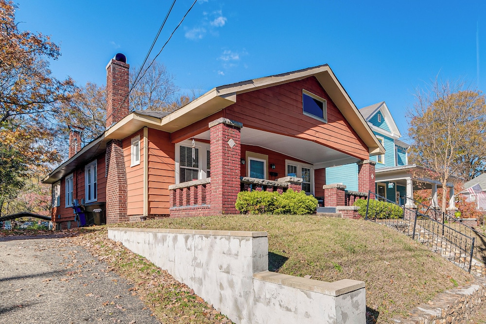Family Retreat w/ Yard < 1 Mi to Dtwn Durham!