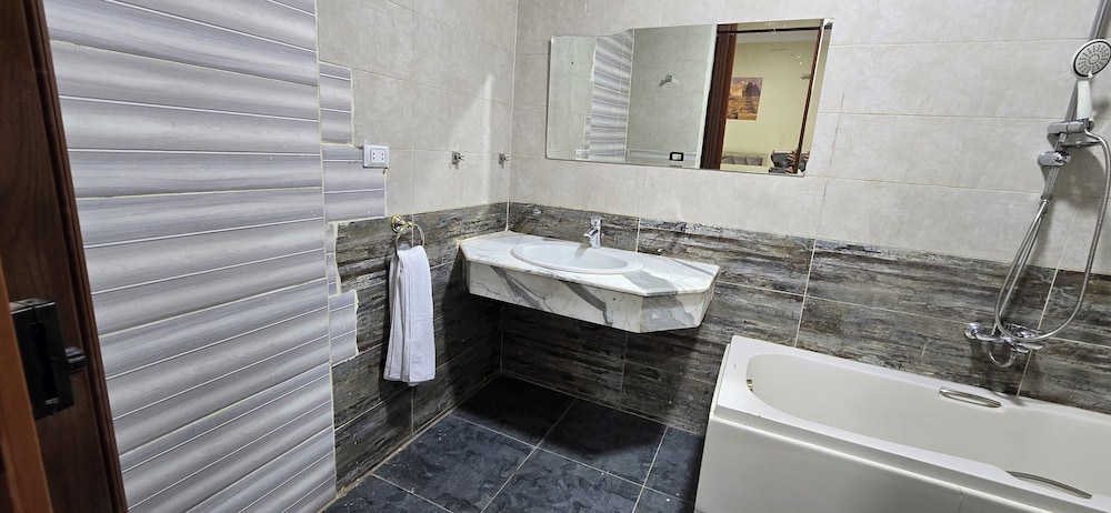 Pyramids Senusret Guest House