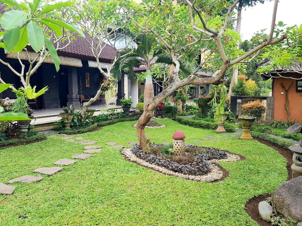 Liyer House