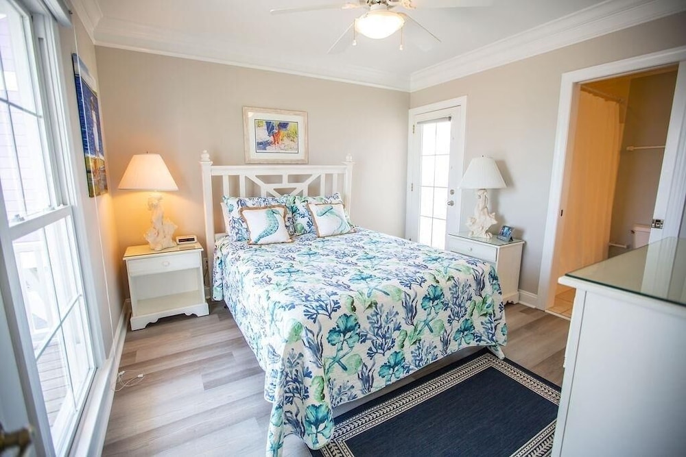 Paw-paw's Place 6 Bedroom Home by RedAwning