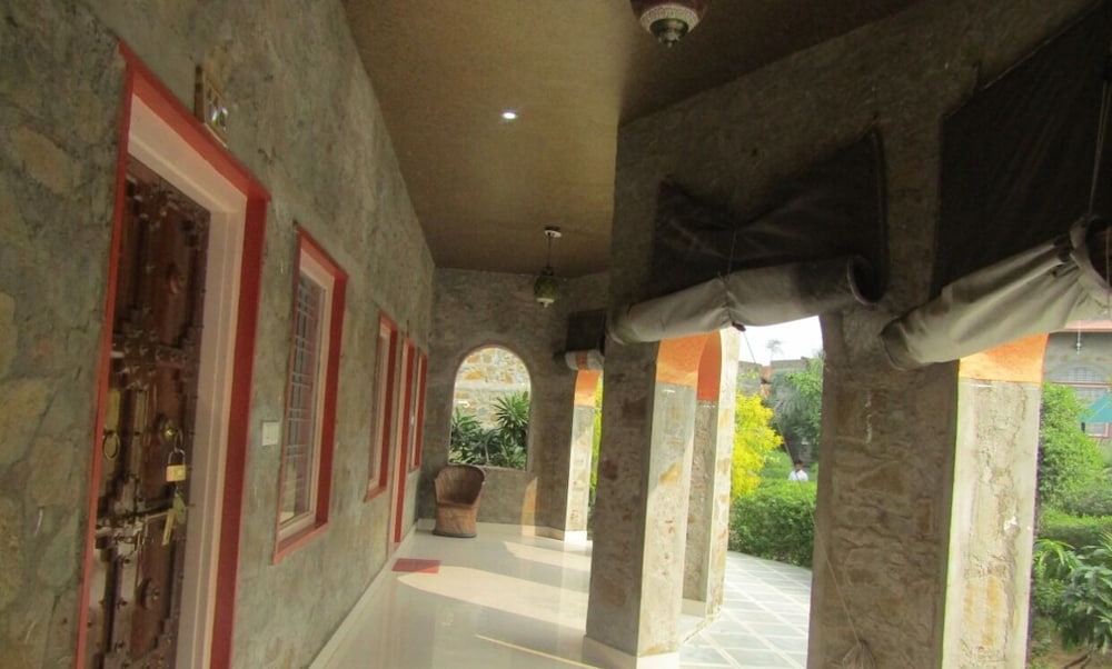 Van Chhavi Resort