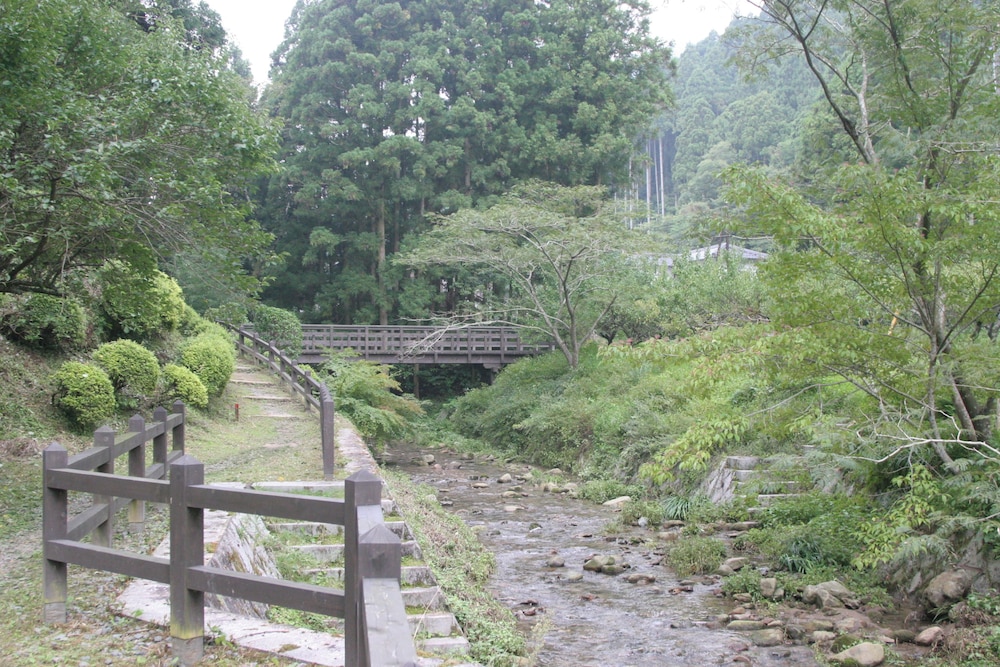 Yuzuriha