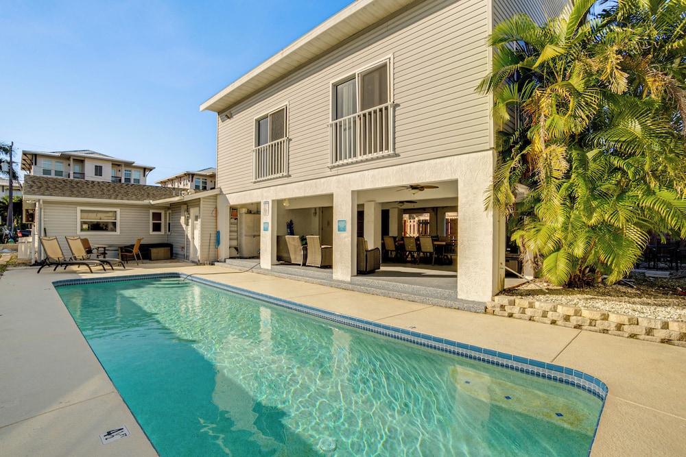 Unwind Poolside + Walk to Beach! Sarasota Retreat