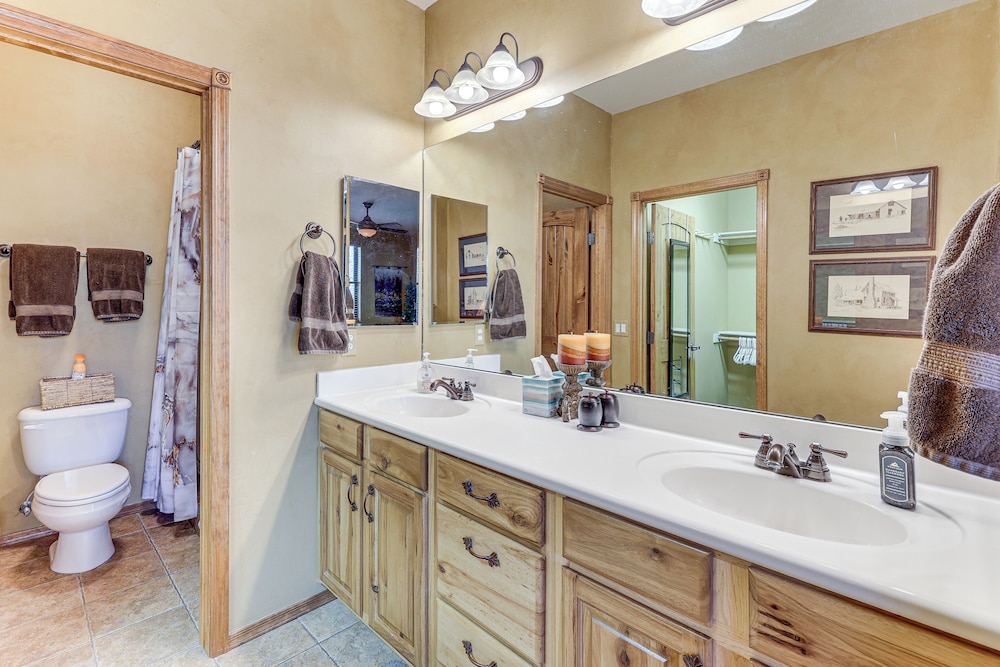 Rustic Retreat w/ Spacious Deck in Show Low!