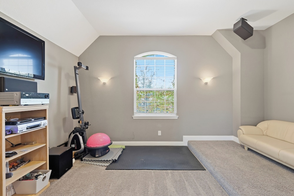 Spacious Cozy 4B Home in Frisco