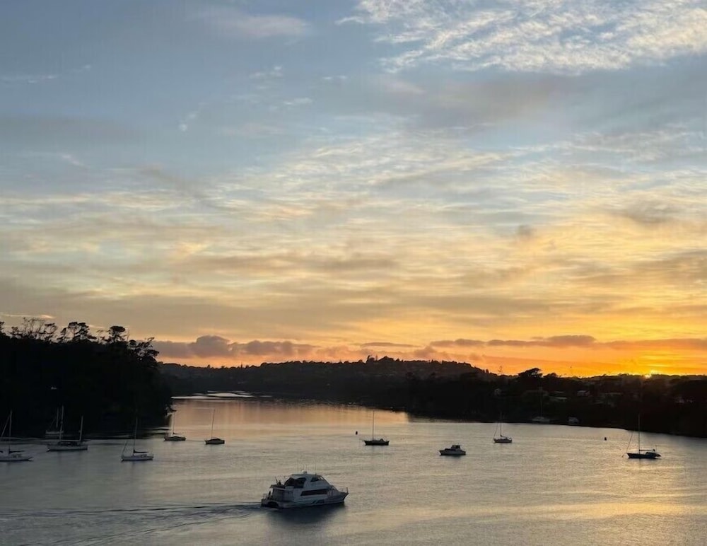 Catalina Bay 2BR w Balcony Views by Zodiak Stays