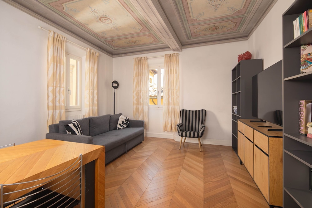 Modern 2BR Apartment in Historic Florence