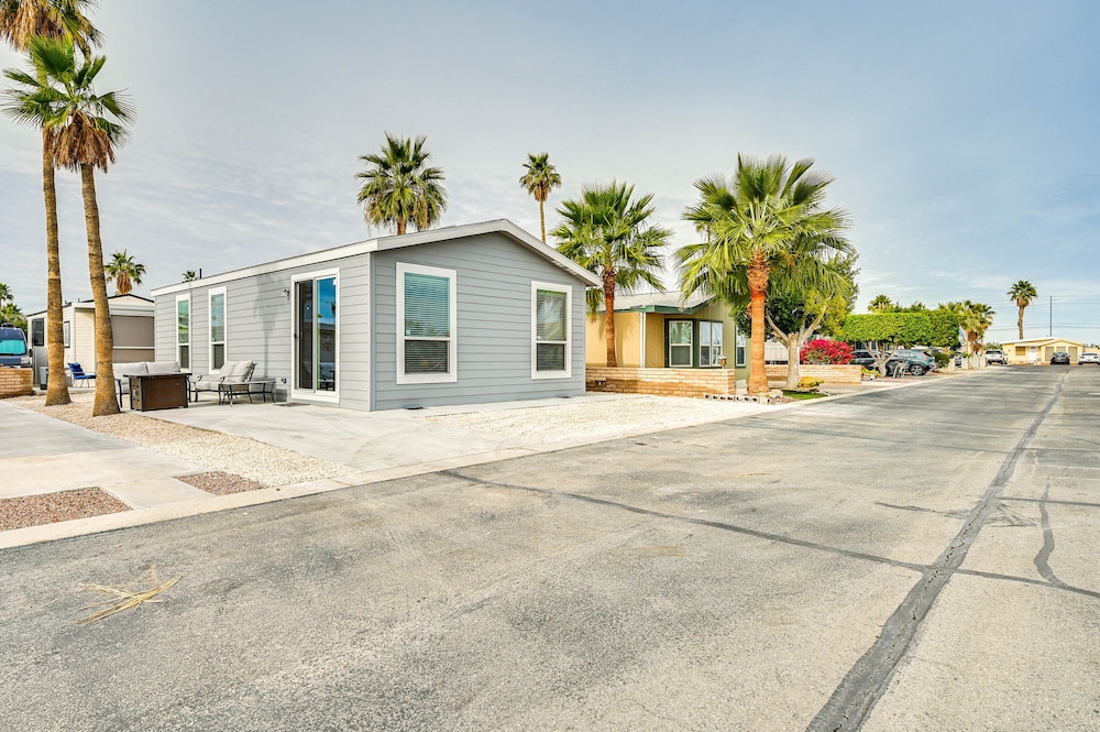 Yuma Home w/ Fire Pit & Outdoor Community Pool! view 4