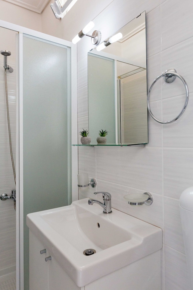 Loutraki Getaway - Cozy and Quiet Nest