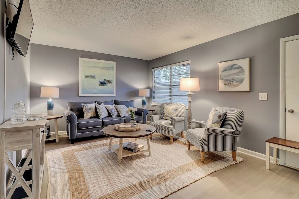 Spacious 3BR Hilton Head Getaway + Pool Access