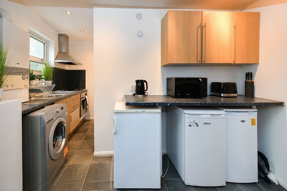Impeccable 4-bed House With Garden in Brixton