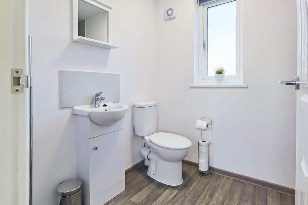 4BR Contractor Accommodation w 4 Bathroom